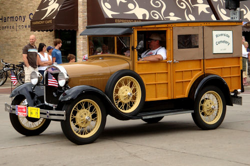 Memorial Day 2010 - Yellow Antique Car