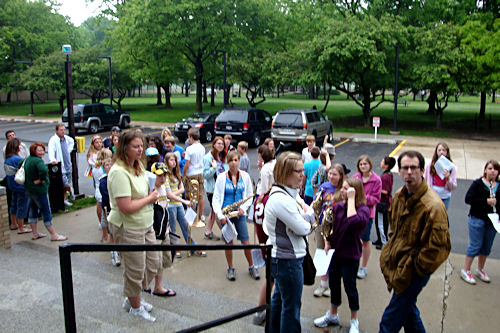 Chicago Trip - Kids Waiting Outside