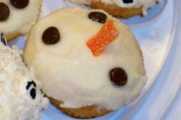 Surprised Snowman Cupcake