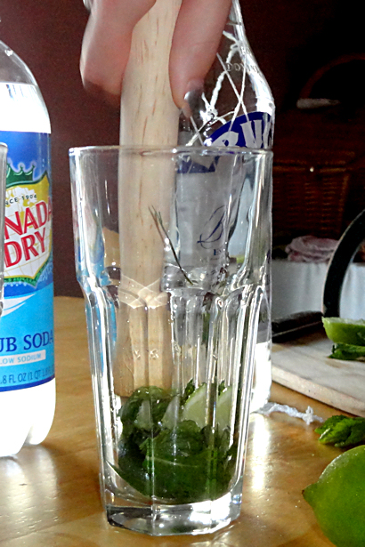 Best Mojito Recipe - Muddle