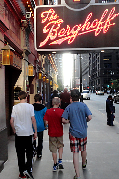 Chicago 2012 Part Five - Walking into Berghoffs