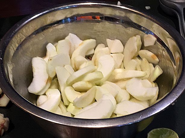 Great Apple Dessert - Apples in Pan