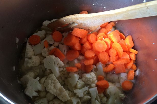 Cheeseburger Macaroni Soup Recipe - Carrots
