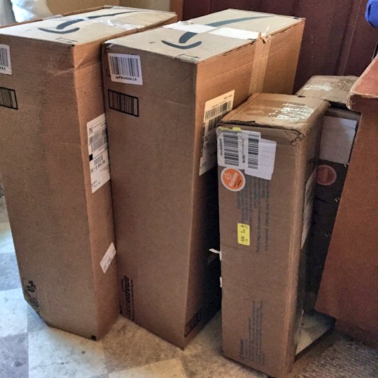 Regalo Cots - Amazon Boxes
